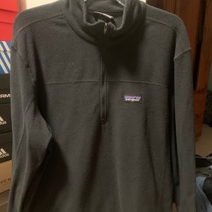 black patagonia pullover